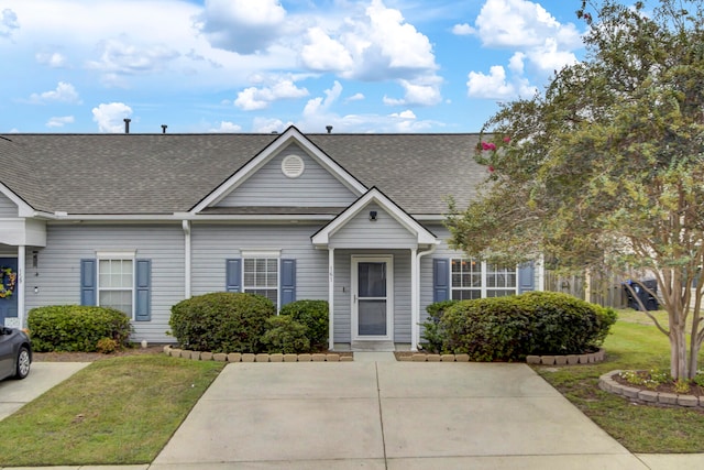 view of front of house with a front lawn