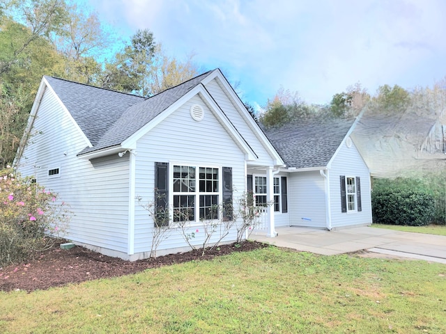 view of front of home with a front yard