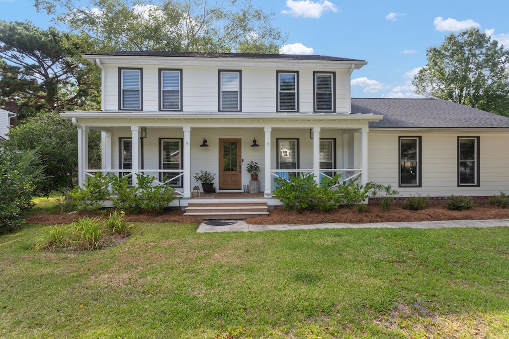 view of front of house with a front yard and covered porch