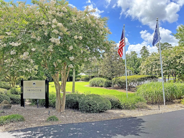 view of community / neighborhood sign