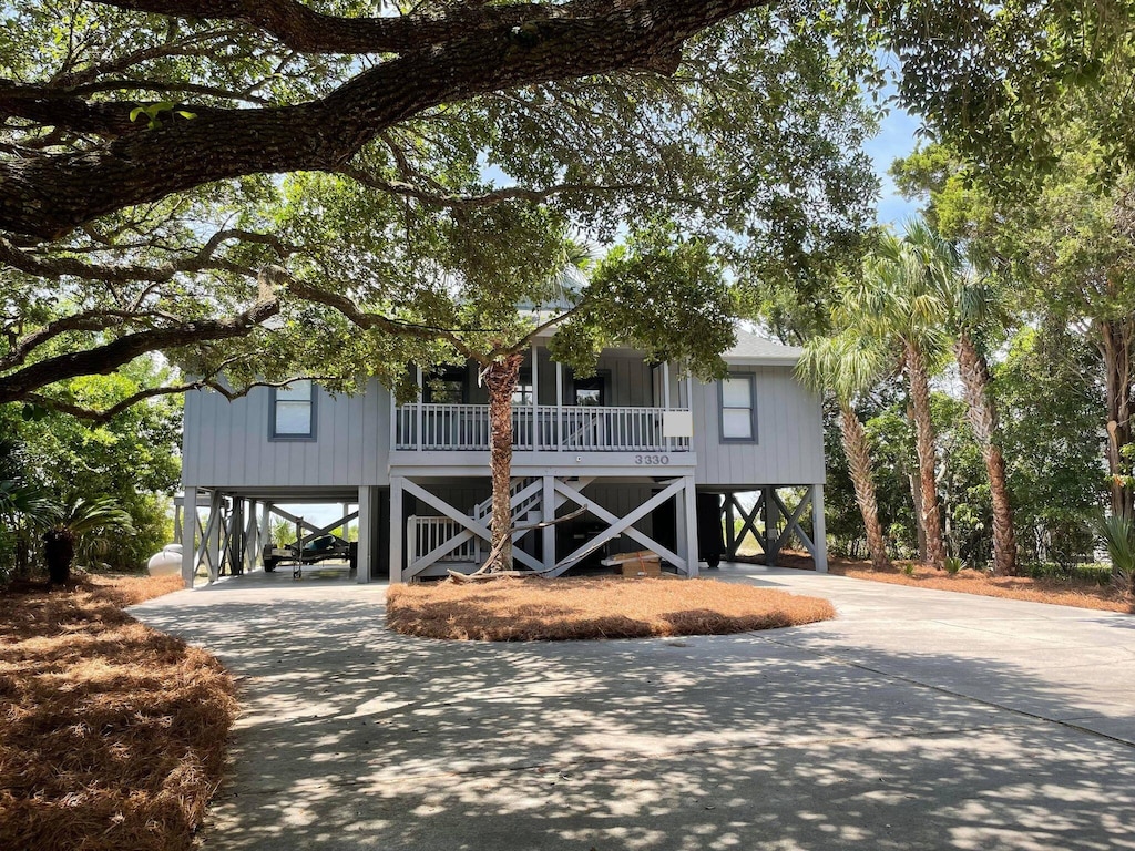 view of front facade featuring a porch and a carport