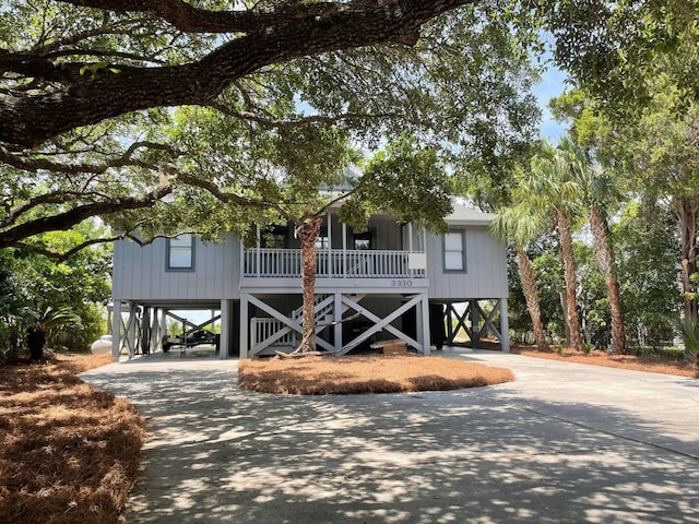 view of front facade featuring a porch and a carport