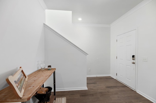 foyer entrance featuring dark wood-style floors, recessed lighting, crown molding, and baseboards