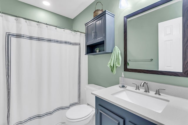 bathroom featuring vanity, toilet, a shower with curtain, and recessed lighting