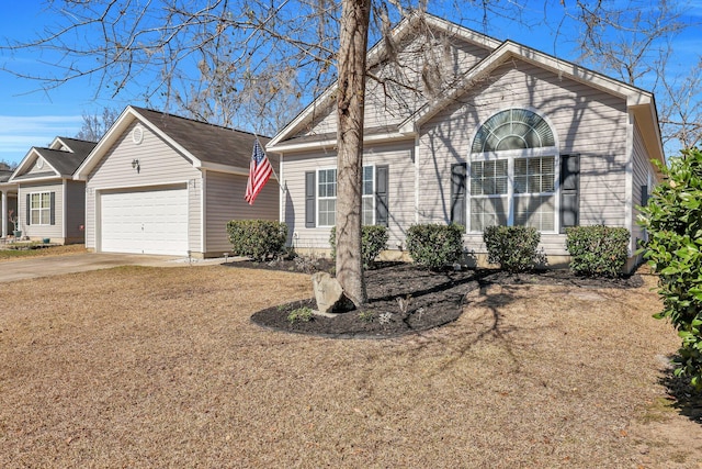 view of front facade featuring driveway and a garage