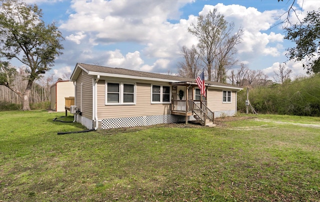 manufactured / mobile home with a front lawn