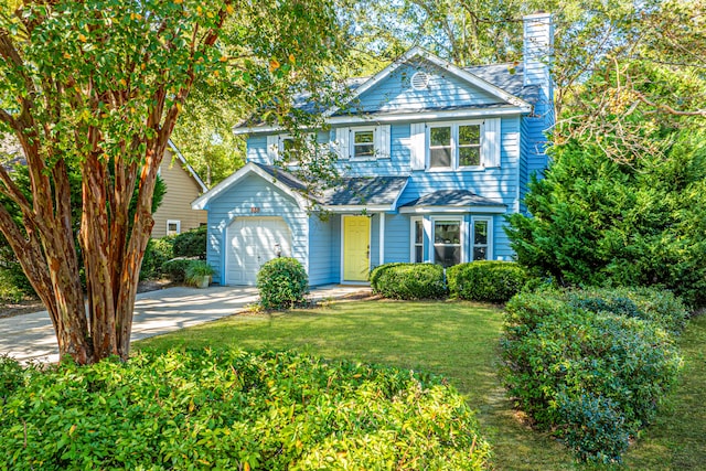 view of front of home featuring a front yard