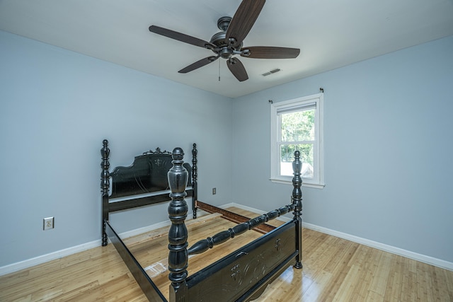 bedroom featuring light hardwood / wood-style floors and ceiling fan