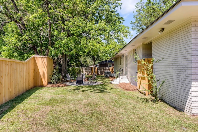view of yard featuring a patio