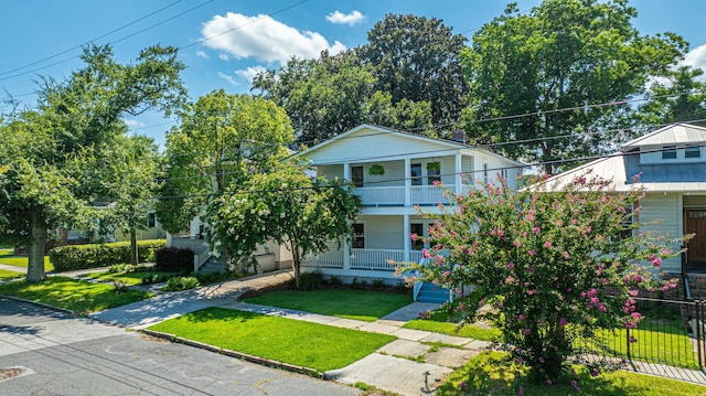 view of front of property featuring a porch and a front lawn
