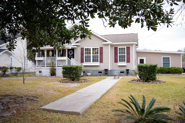 view of front of property featuring crawl space, a porch, a front lawn, and roof with shingles