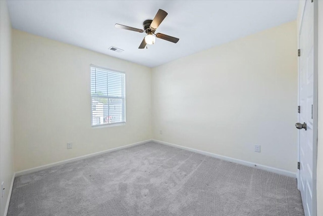 carpeted empty room featuring ceiling fan