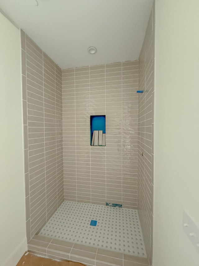 full bath featuring a tile shower