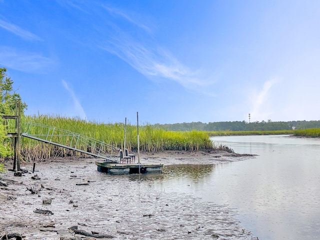 view of water feature featuring a floating dock