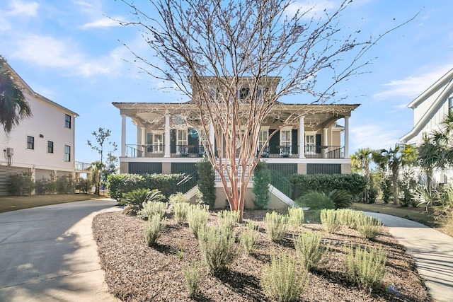 view of front facade featuring a porch