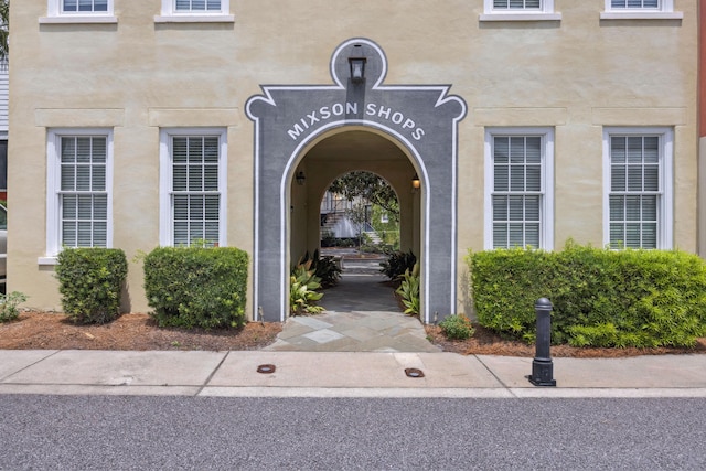 property entrance featuring stucco siding