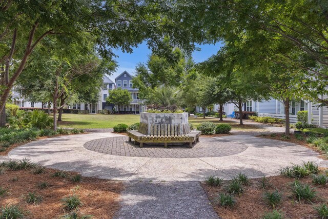 view of property's community featuring a yard