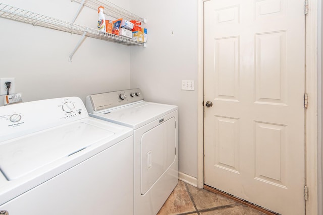 laundry room featuring laundry area, baseboards, and washer and clothes dryer