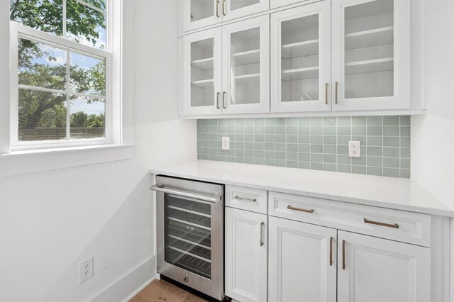 2006 Riverbend Dr, Charleston, SC 29412 - bar area featuring beverage cooler and decorative backsplash