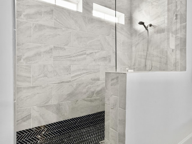 bathroom featuring tiled shower