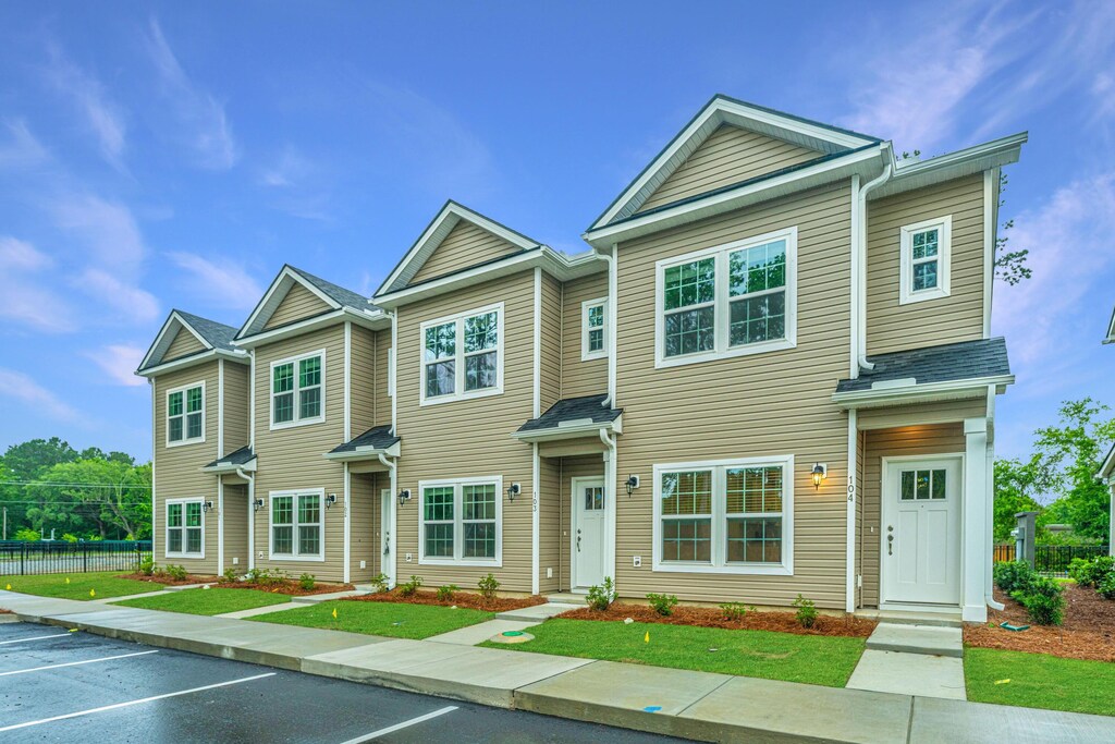 view of property featuring a front yard