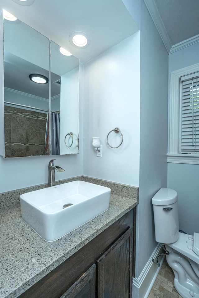 bathroom featuring crown molding, vanity, toilet, and curtained shower