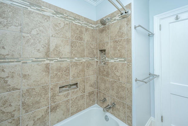 bathroom featuring tiled shower / bath combo