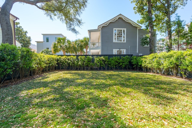 11 Franklin St, Charleston, SC 29401 - view of yard featuring a balcony