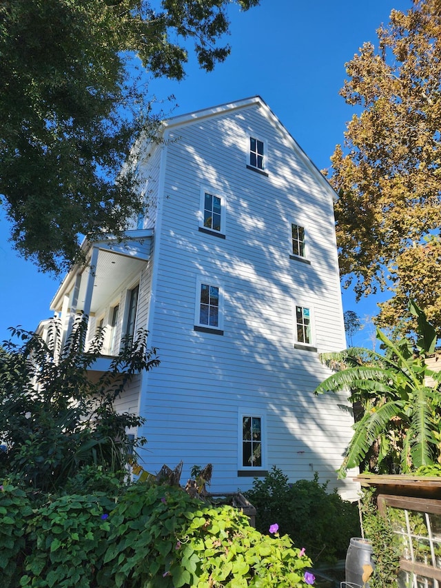 view of side of property featuring a balcony