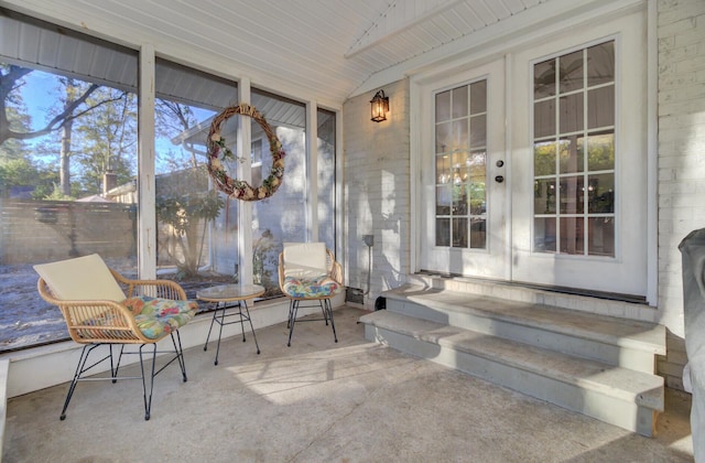 sunroom / solarium with vaulted ceiling