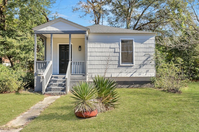 view of front of house featuring a front yard