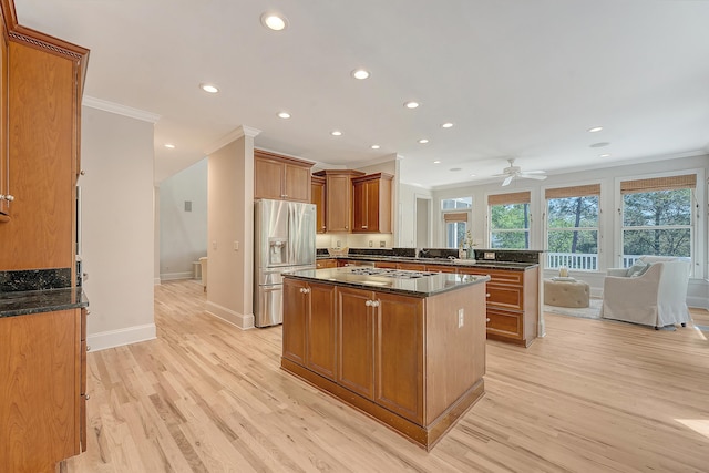 kitchen with stainless steel fridge with ice dispenser, a peninsula, crown molding, and light wood finished floors