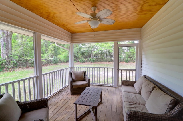 sunroom / solarium featuring a ceiling fan