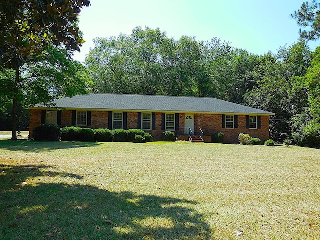 ranch-style house featuring a front yard