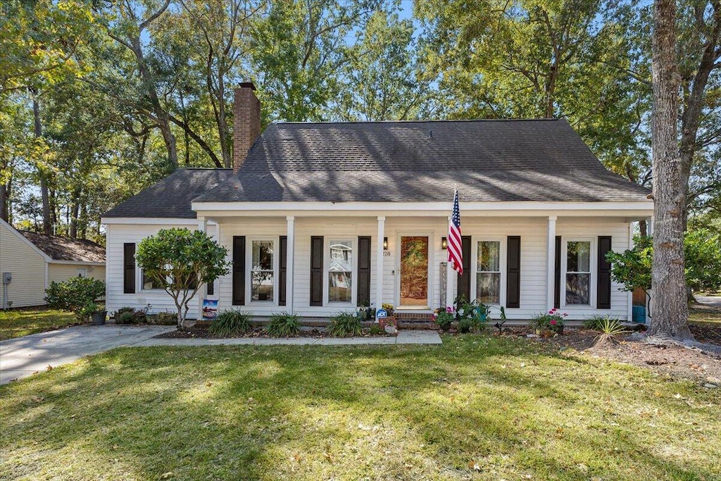 view of front of home featuring covered porch and a front yard