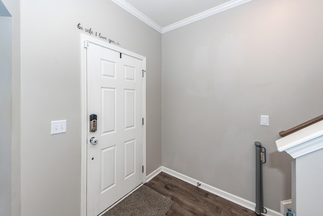 foyer featuring dark wood-type flooring and crown molding