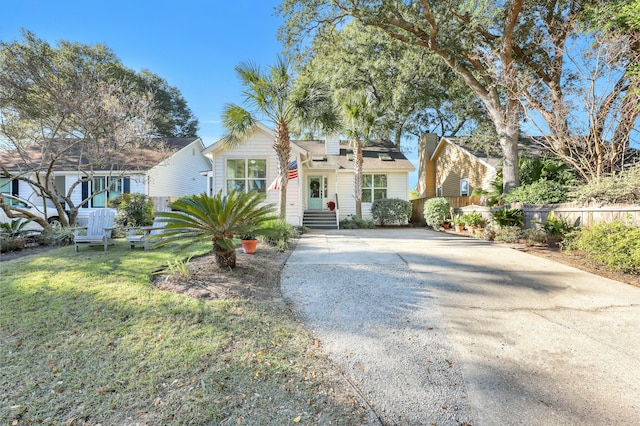 view of front of house featuring a front yard