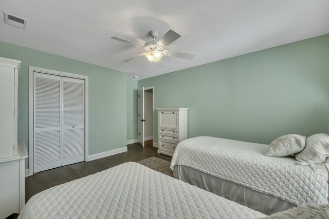 bedroom featuring dark hardwood / wood-style flooring, a closet, and ceiling fan