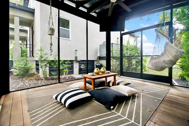 sunroom featuring ceiling fan