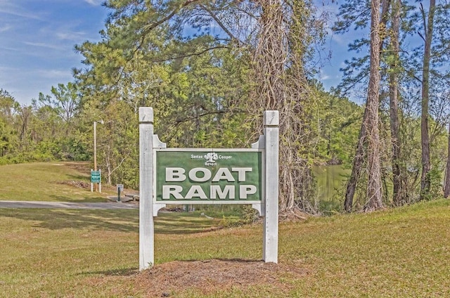 community sign with a lawn