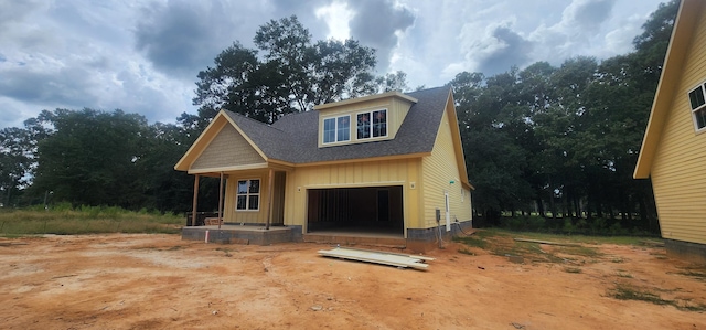 view of front of property with covered porch and a garage