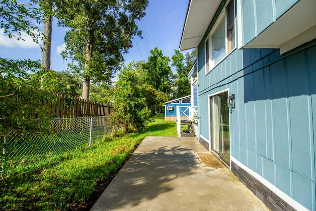 104 Queens Ct, Summerville, SC 29485 - fenced backyard featuring a patio area