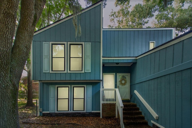 104 Queens Ct, Summerville, SC 29485 - view of front of home featuring board and batten siding