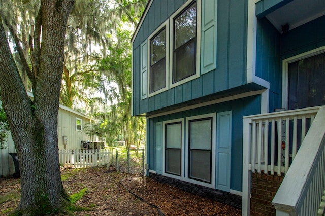 104 Queens Ct, Summerville, SC 29485 - view of side of home with board and batten siding