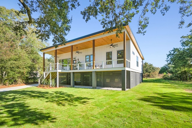 back of property with a porch, ceiling fan, and a lawn