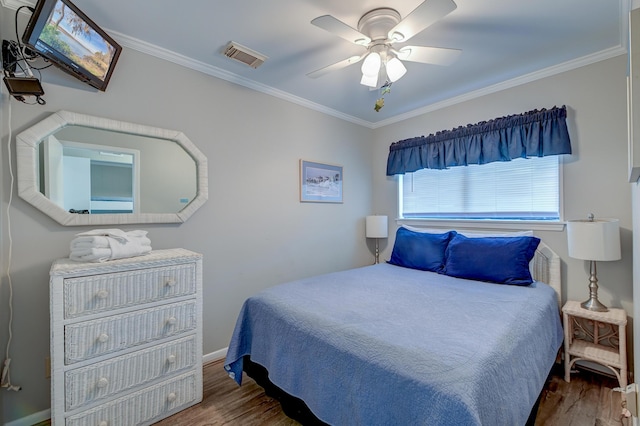 bedroom featuring visible vents, crown molding, a ceiling fan, and wood finished floors