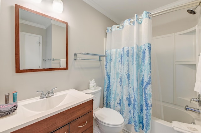 full bath featuring vanity, crown molding, toilet, and shower / tub combo with curtain