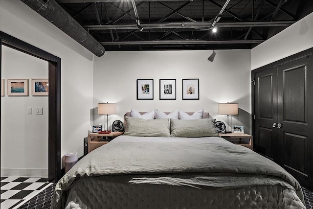 bedroom featuring rail lighting