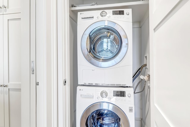 1 King Unit 702, Charleston, SC 29401 - laundry area featuring stacked washer and clothes dryer