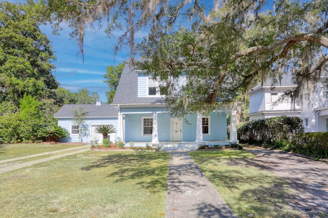 view of front of home with a front lawn